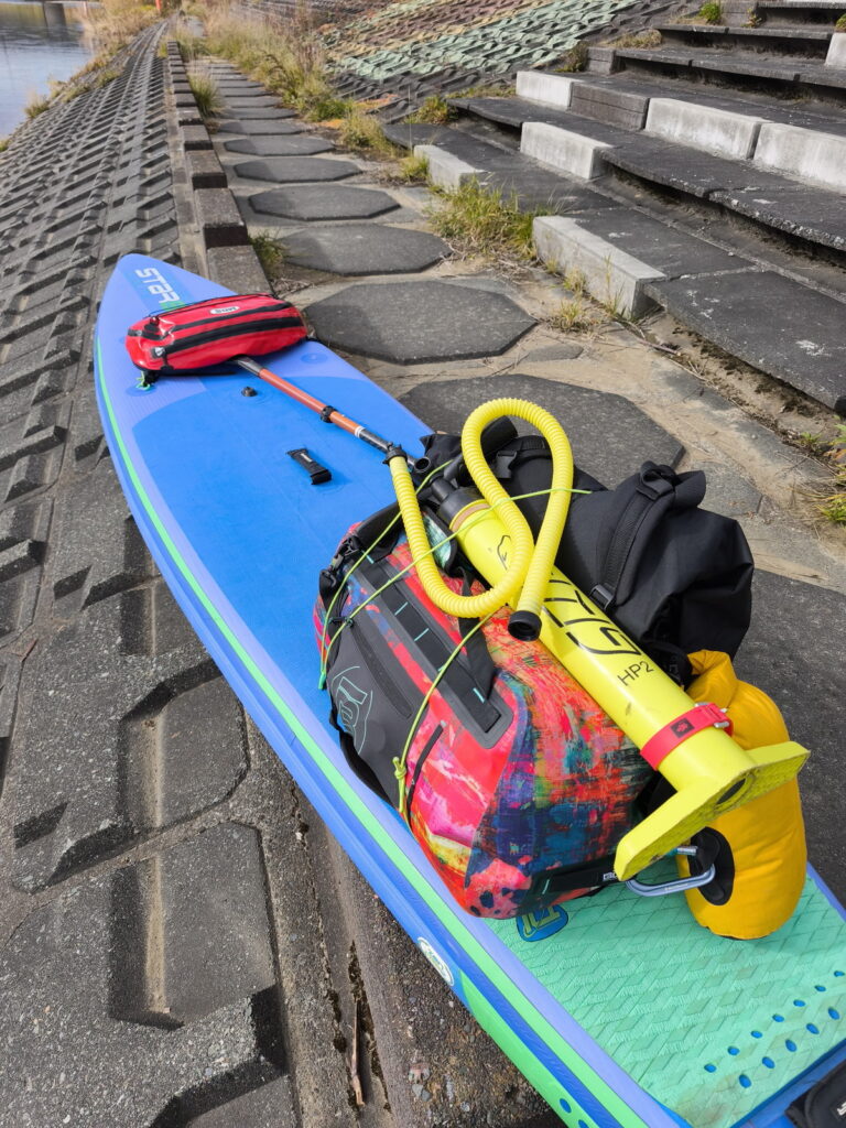 キャンプ装備のSUP